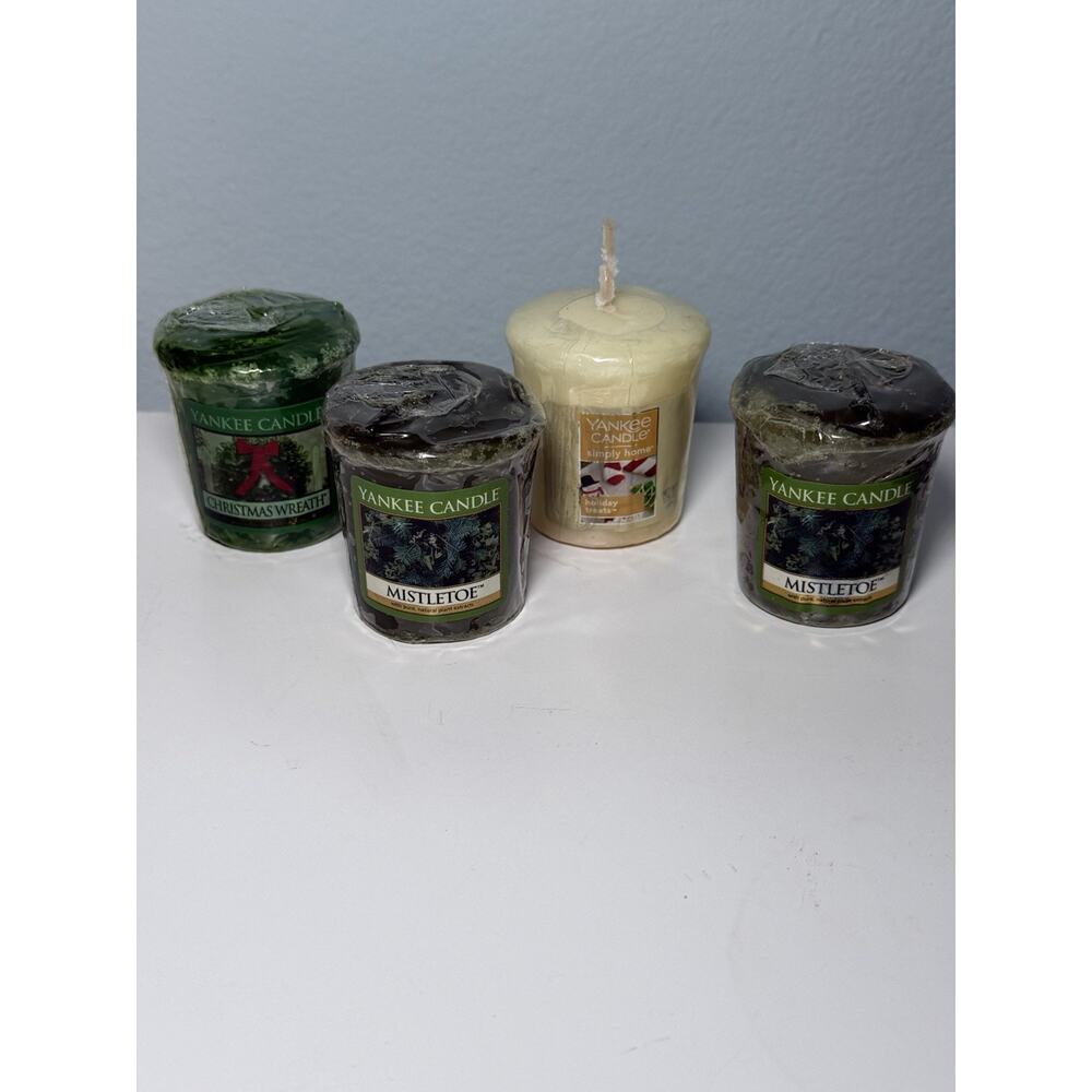 Lot of 4 Yankee Candle Votive Christmas Wreath Mistletoe Holiday Treats 1.75oz